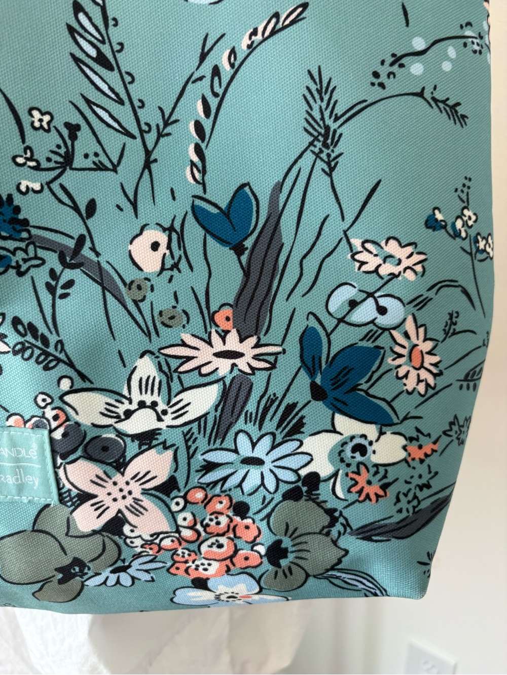 Vera Bradley Yankee Candle Sunlit Garden tote - Picture 3 of 9